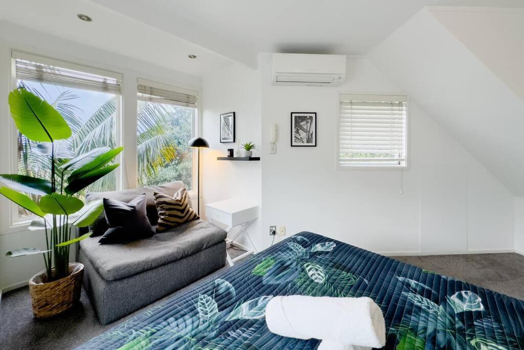 Prime Location With Stunning Harbour Bridge View *