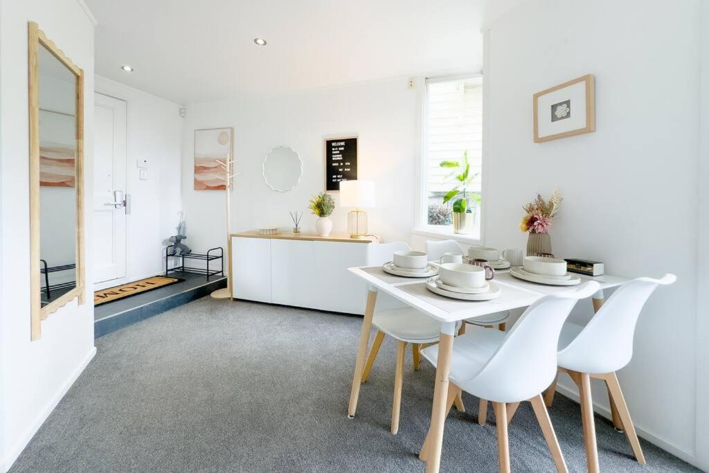 Prime Location With Stunning Harbour Bridge View
