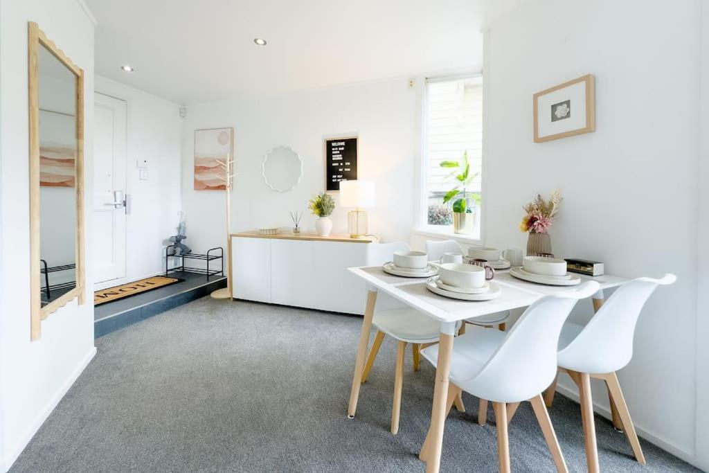 Prime Location With Stunning Harbour Bridge View Villa Auckland