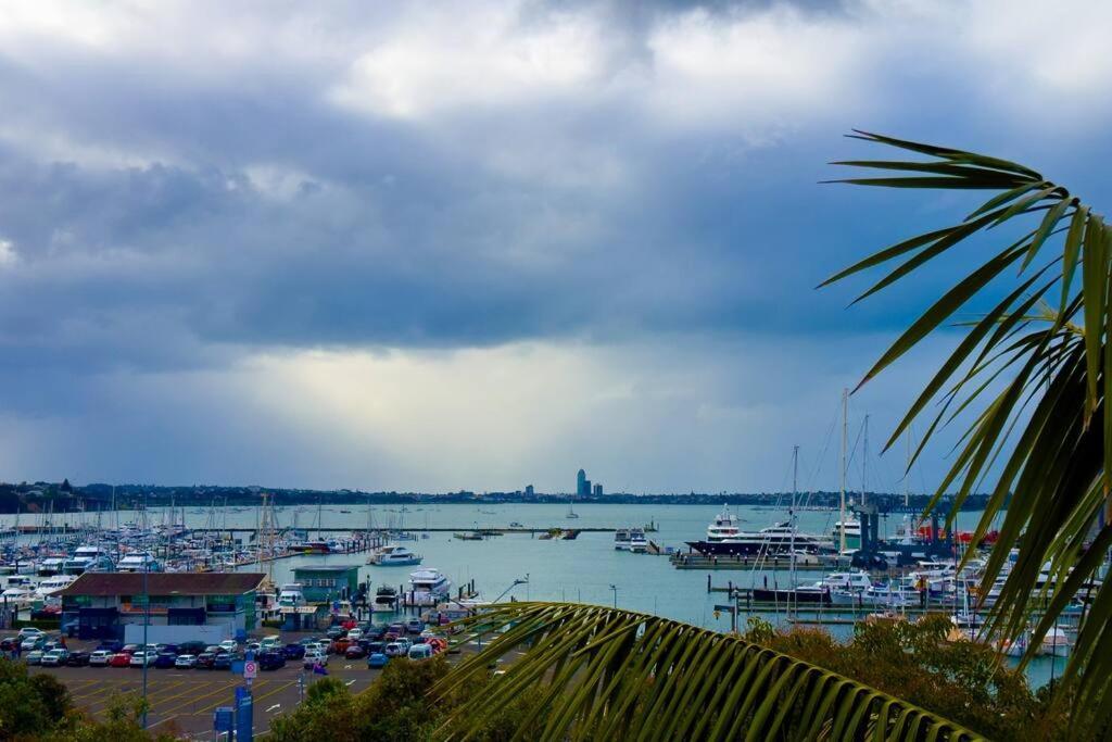 Prime Location With Stunning Harbour Bridge View *