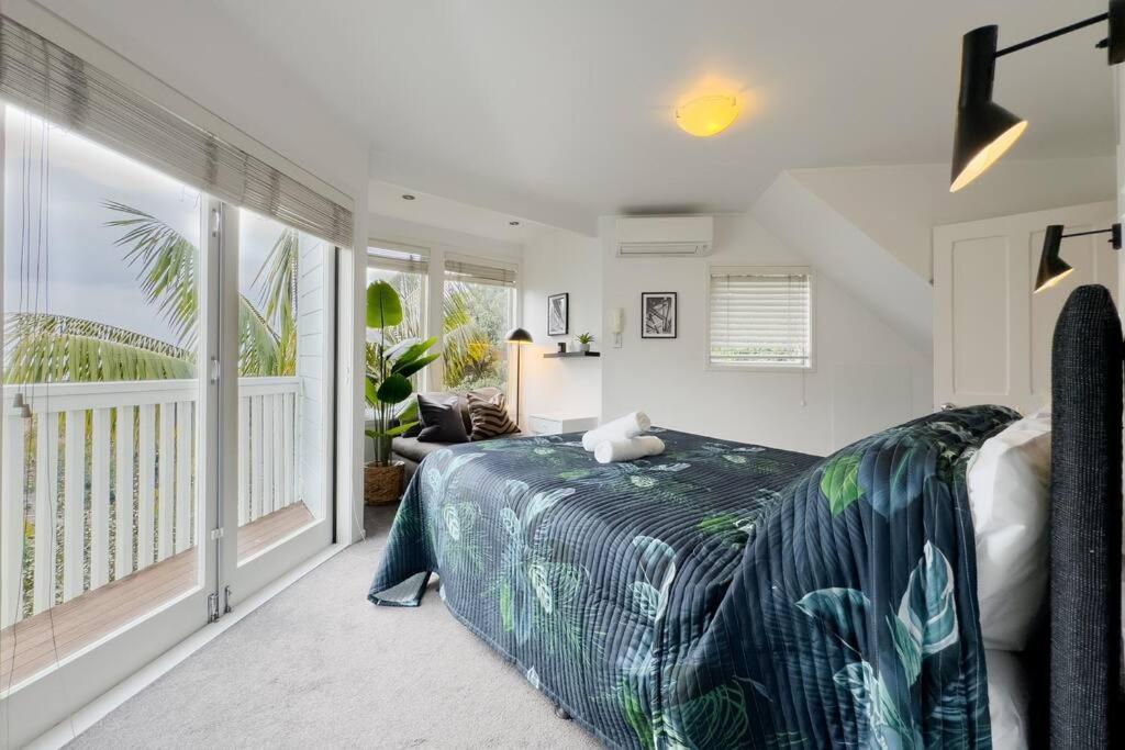 Prime Location With Stunning Harbour Bridge View Auckland