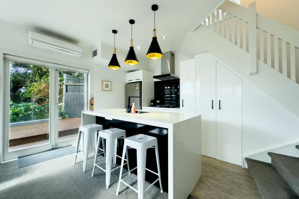 Prime Location With Stunning Harbour Bridge View