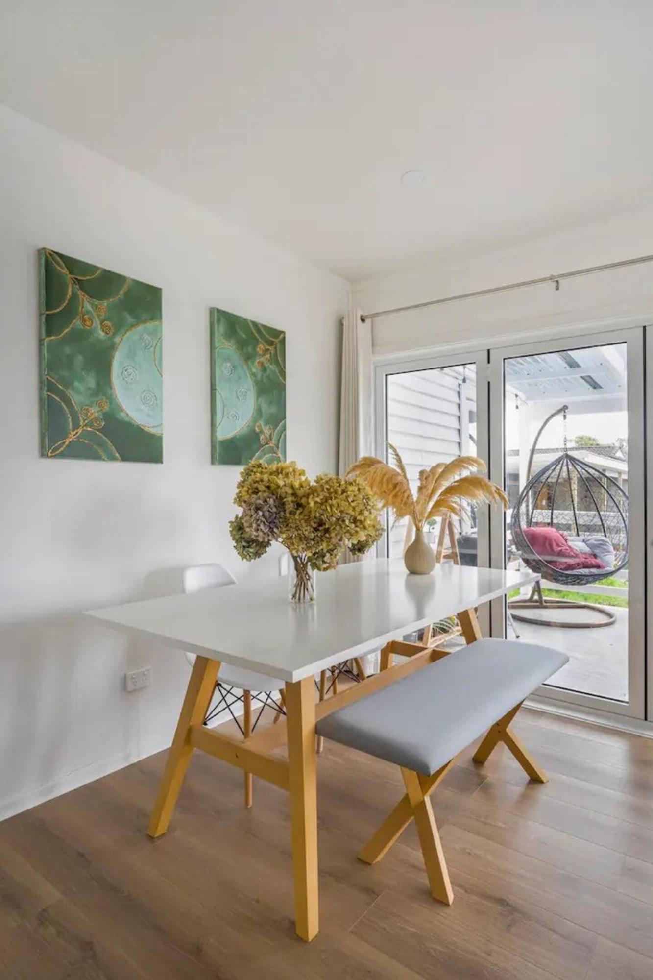 Bright & Comfy In Newly Renovated With Parking