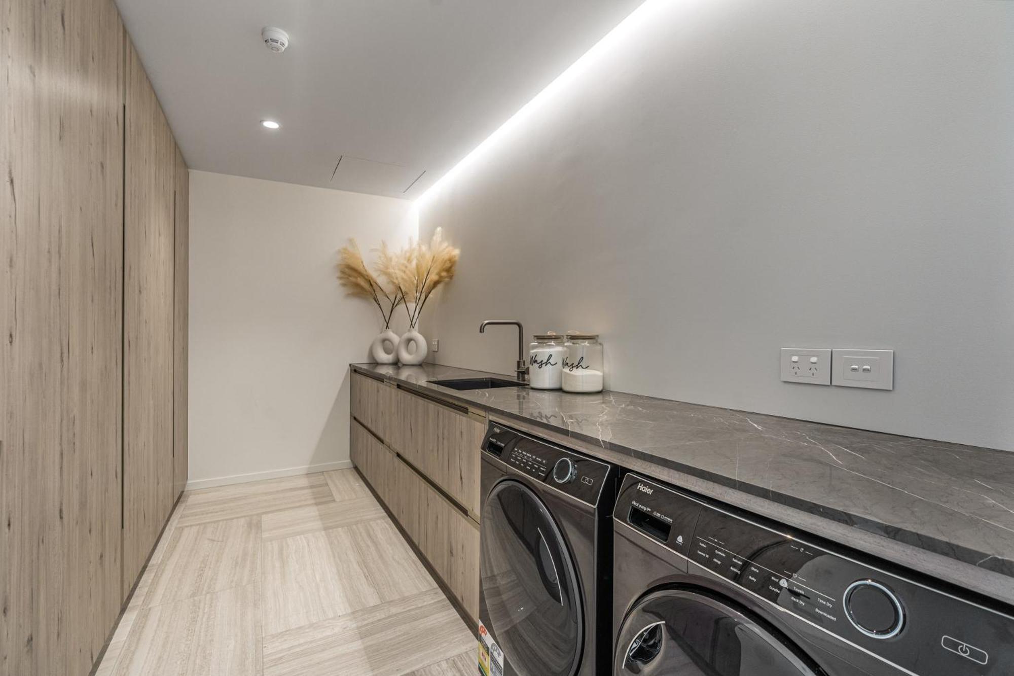 Apartment 4bd Parnell Penthouse With Breathtaking Views