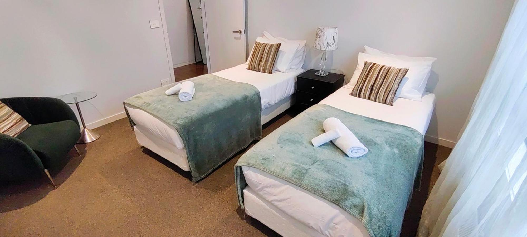 Hot Deal! Sky Stars Garden View Waking To The Close To Centre * Auckland