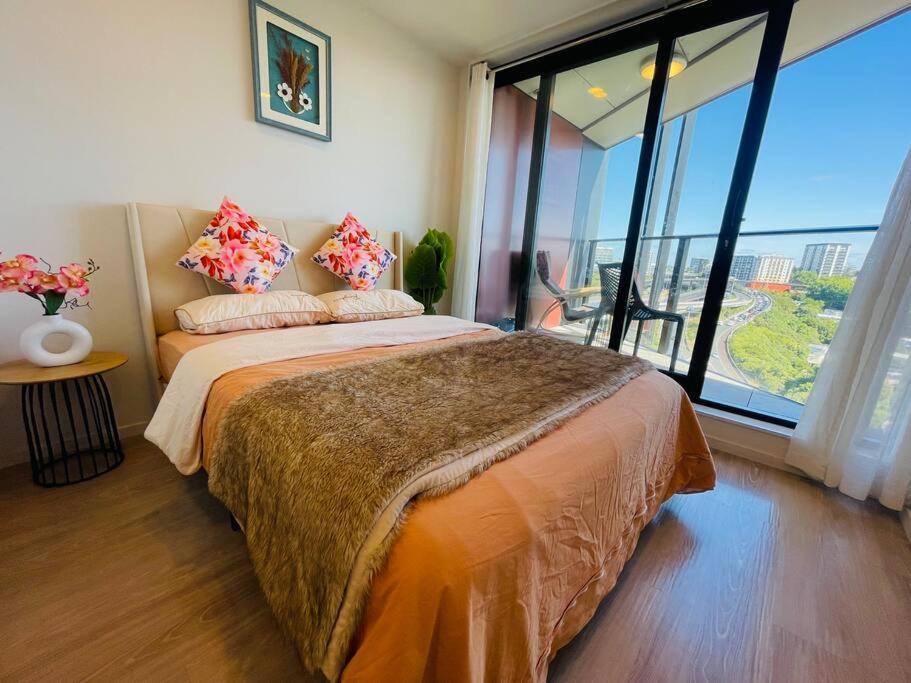 With High-rise View Apartment *