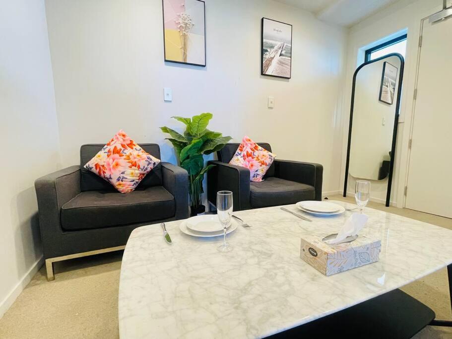 Apartment With High-rise View Auckland