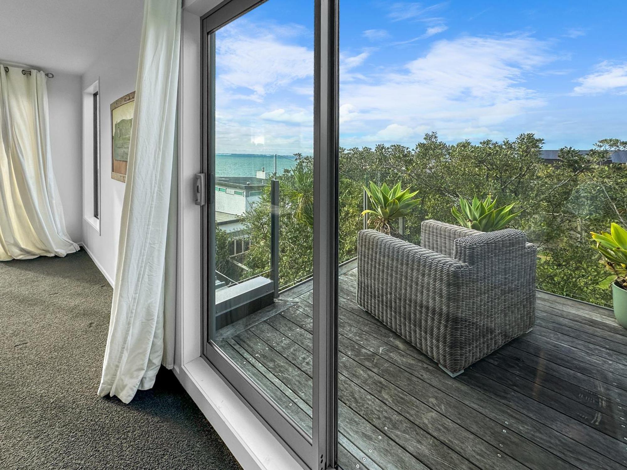 Villa Murrays Gem L Modern 4bed Stunner L Sea View & Spa! Auckland