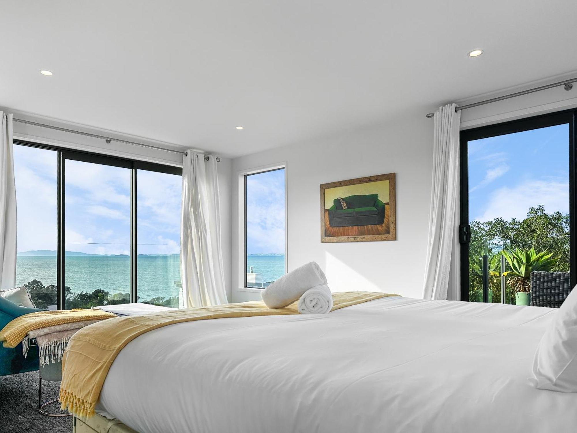 Villa Murrays Gem L Modern 4bed Stunner L Sea View & Spa! Auckland