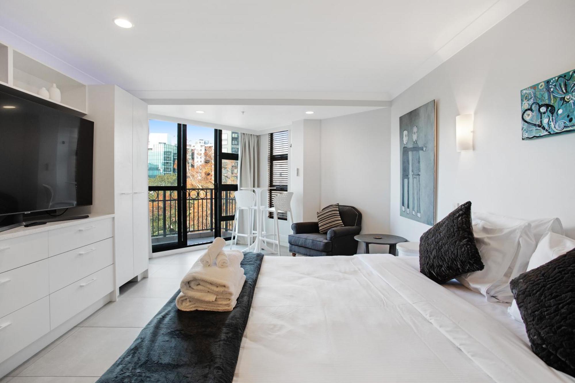 Greys Urban Escape With Spa, Pool - Gym *