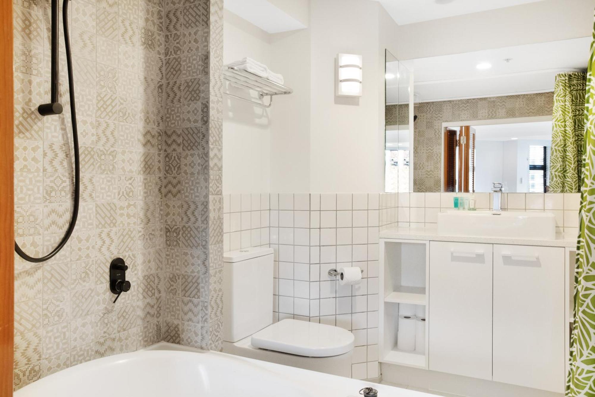 Apartment Greys Urban Escape With Spa, Pool - Gym *