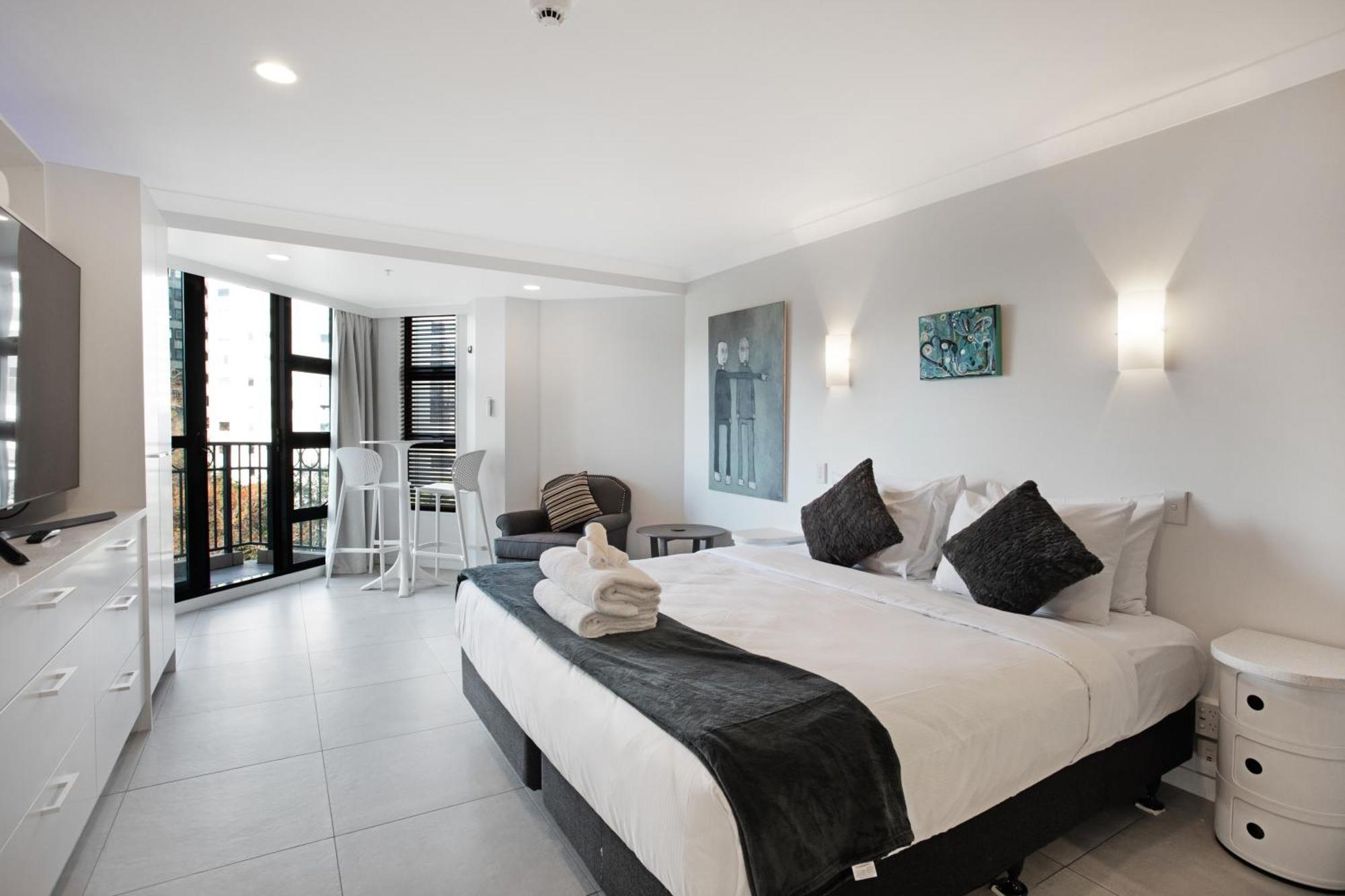 Greys Urban Escape With Spa, Pool - Gym Auckland