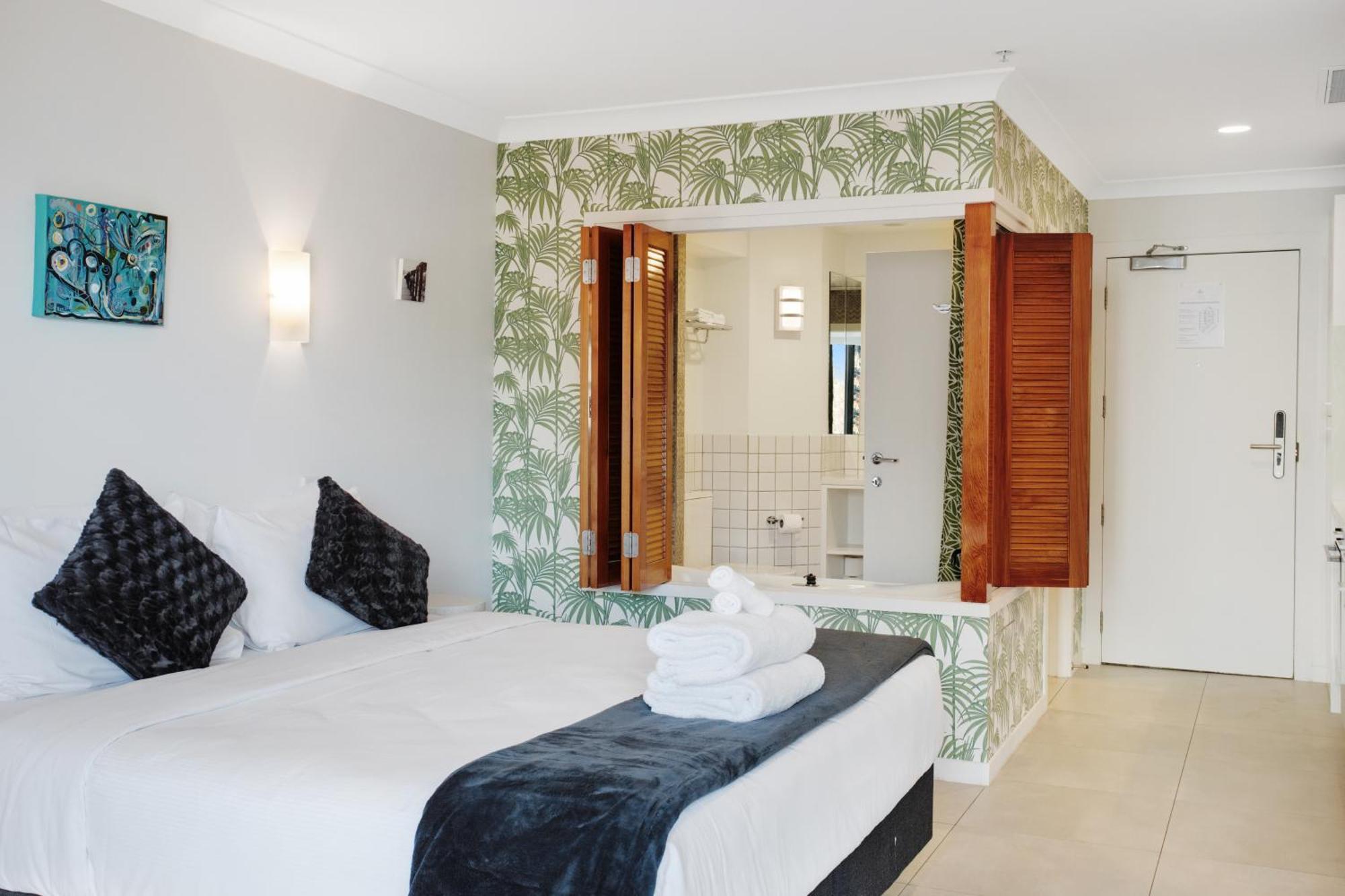 Greys Urban Escape With Spa, Pool - Gym