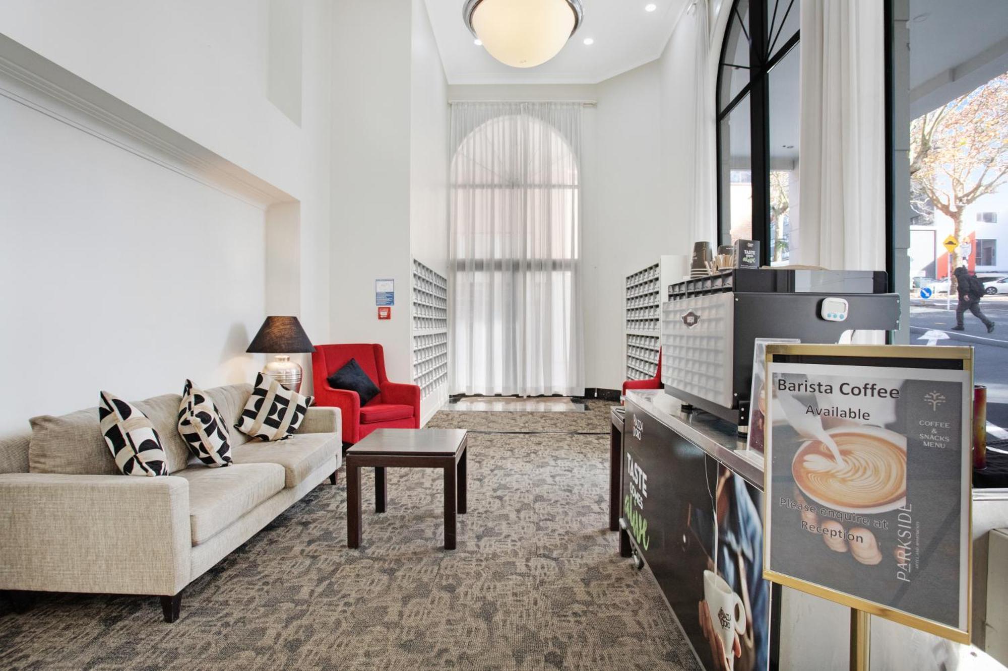 Greys Urban Escape With Spa, Pool - Gym Apartment *
