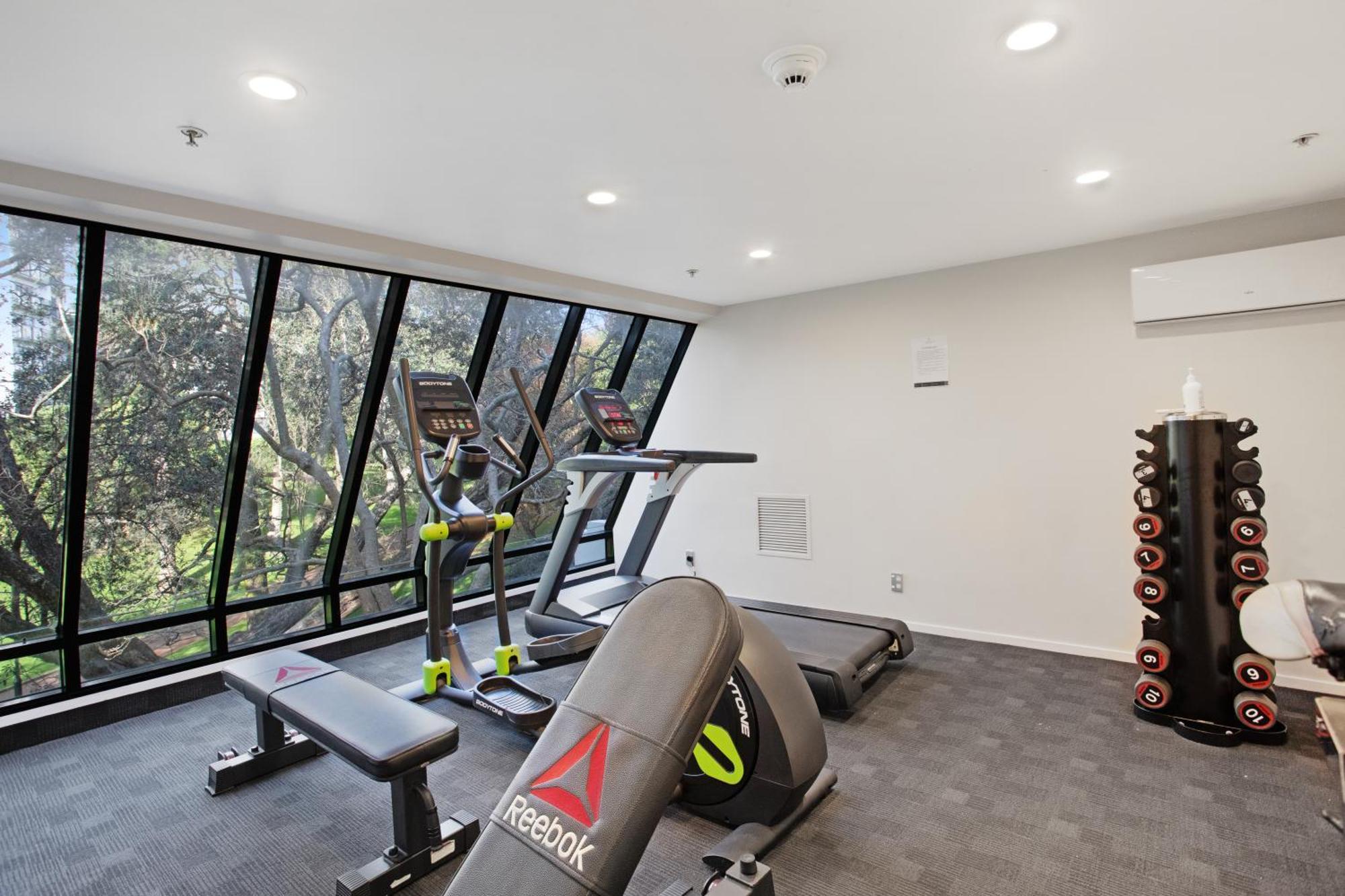 Apartment Greys Urban Escape With Spa, Pool - Gym