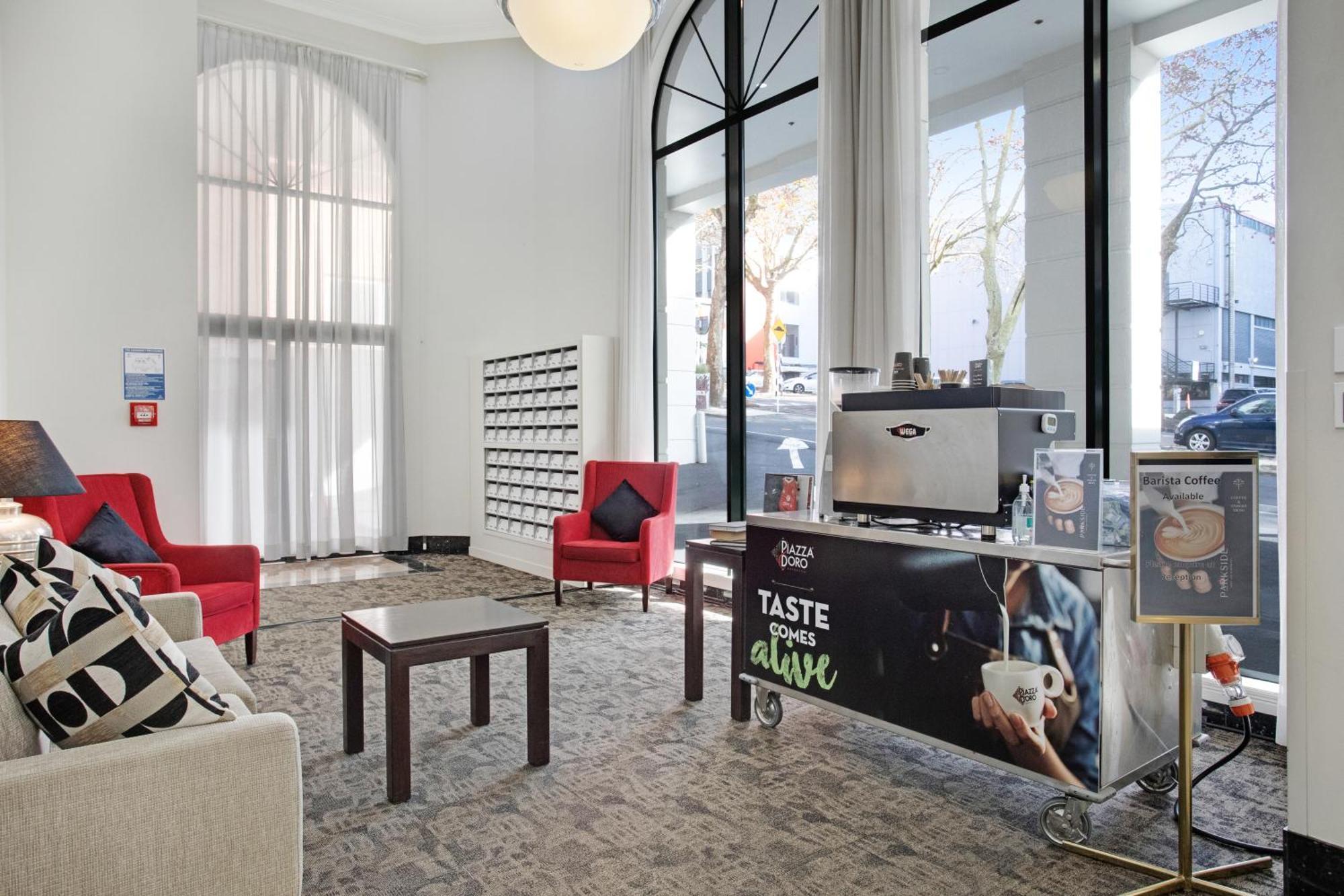 Greys Urban Escape With Spa, Pool - Gym Apartment *