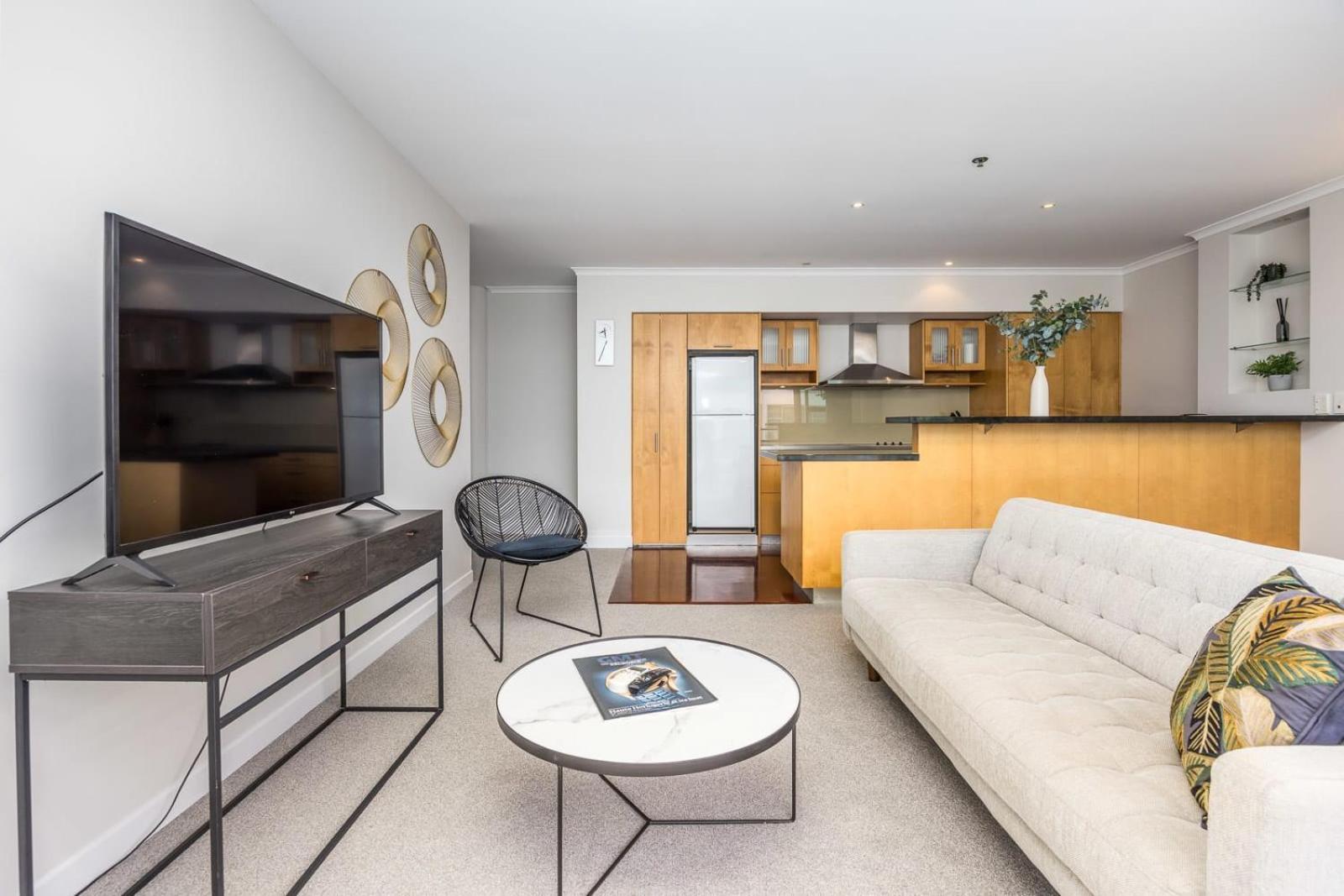 Beautiful Renovated 2 X Bdrm,perfect Location *