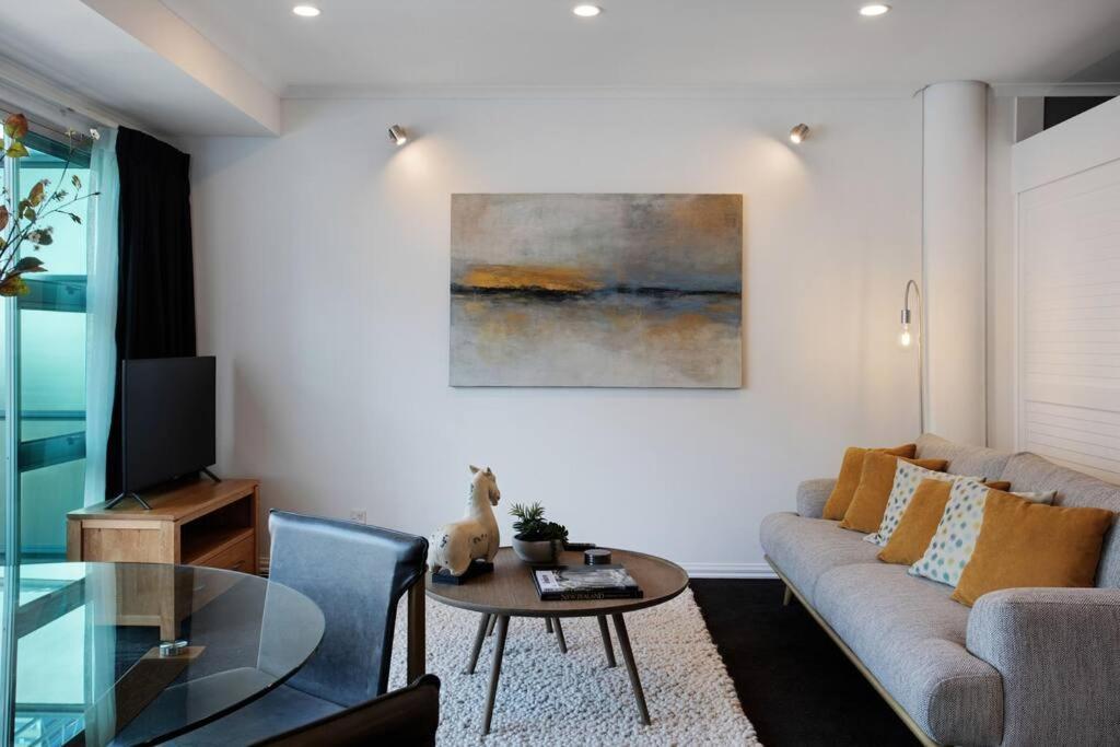 Princes Wharf 2br Luxury - Newly Renovated *