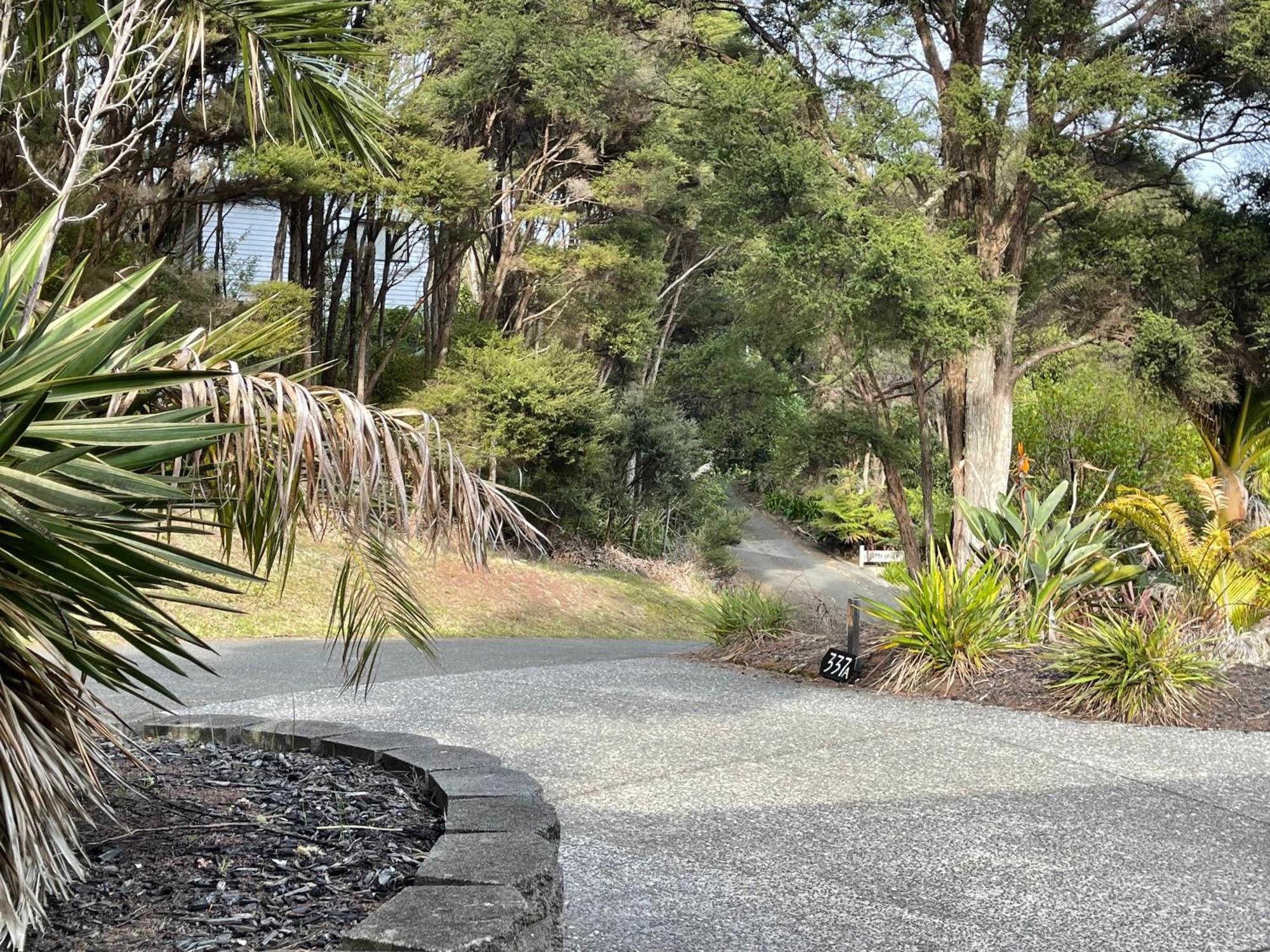 Charming Near Nature Villa Auckland