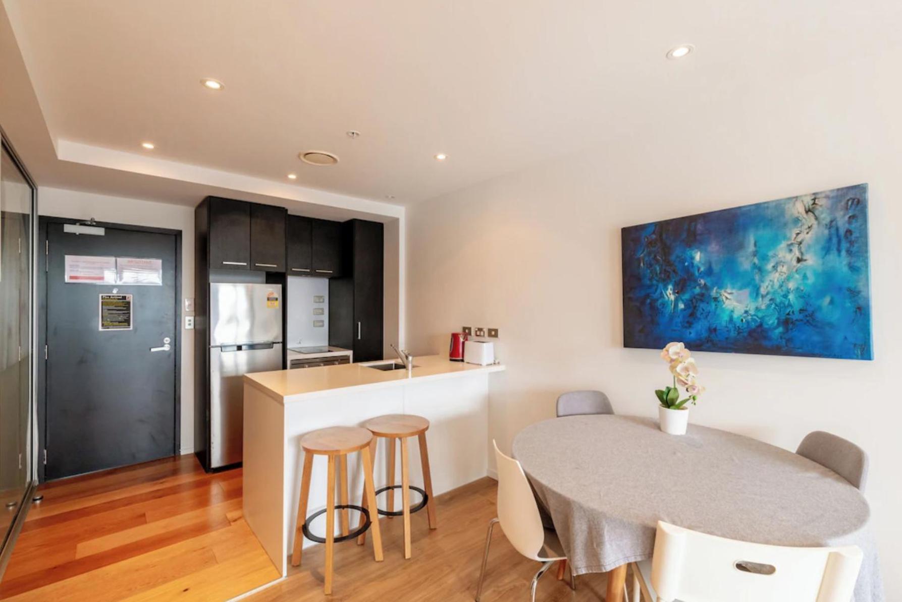 Skytower And View 2 Bedroom On High Floor Apartment Auckland