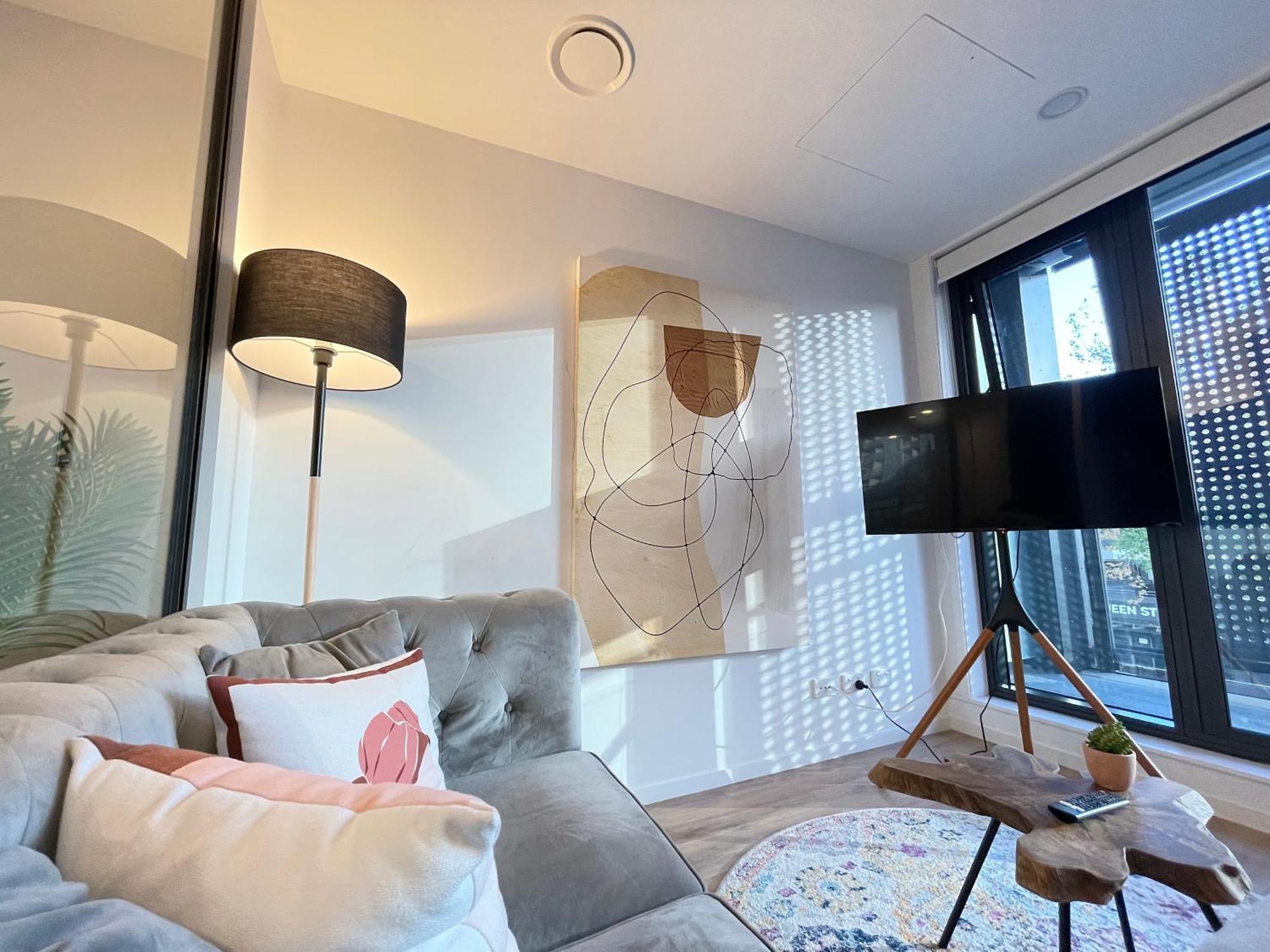 Beautiful Stylish Cbd Apartment