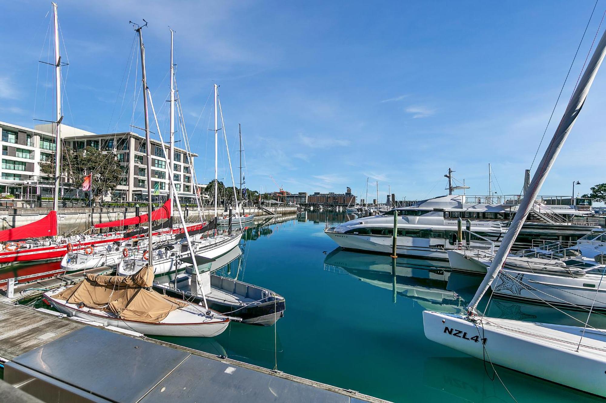 Sophisticated Spacious W Stunning Harbour View Apartment Auckland