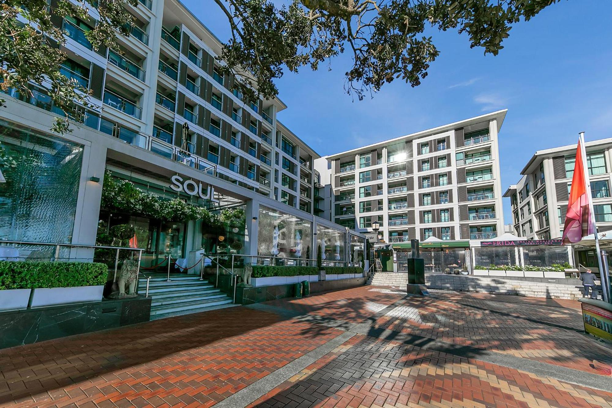 Apartment Sophisticated Spacious W Stunning Harbour View Auckland