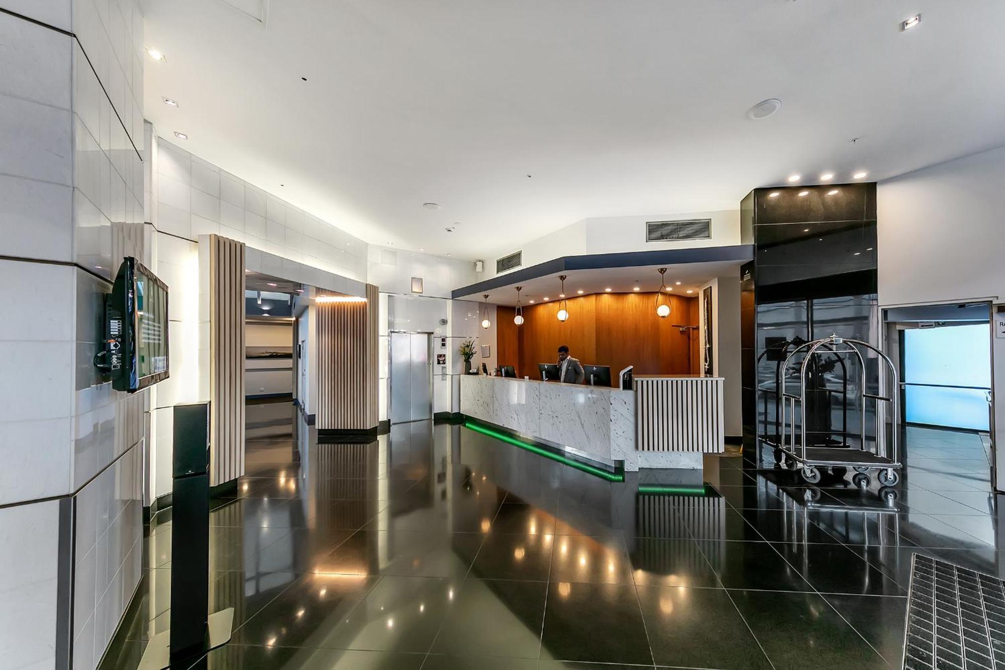 Sophisticated Spacious W Stunning Harbour View Apartment *
