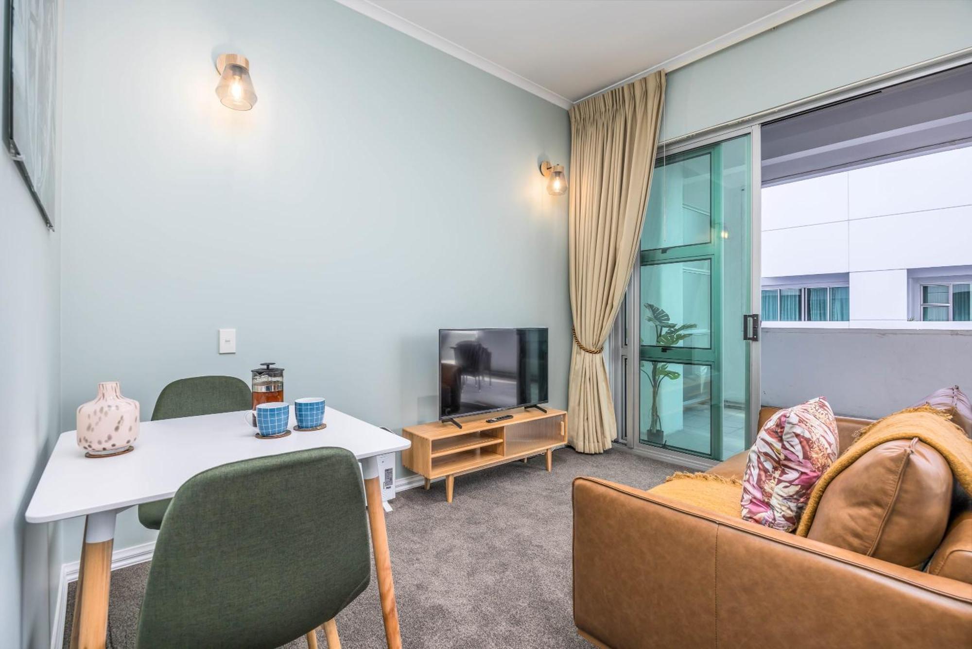 Fabulous Renovated Pw Apartment *