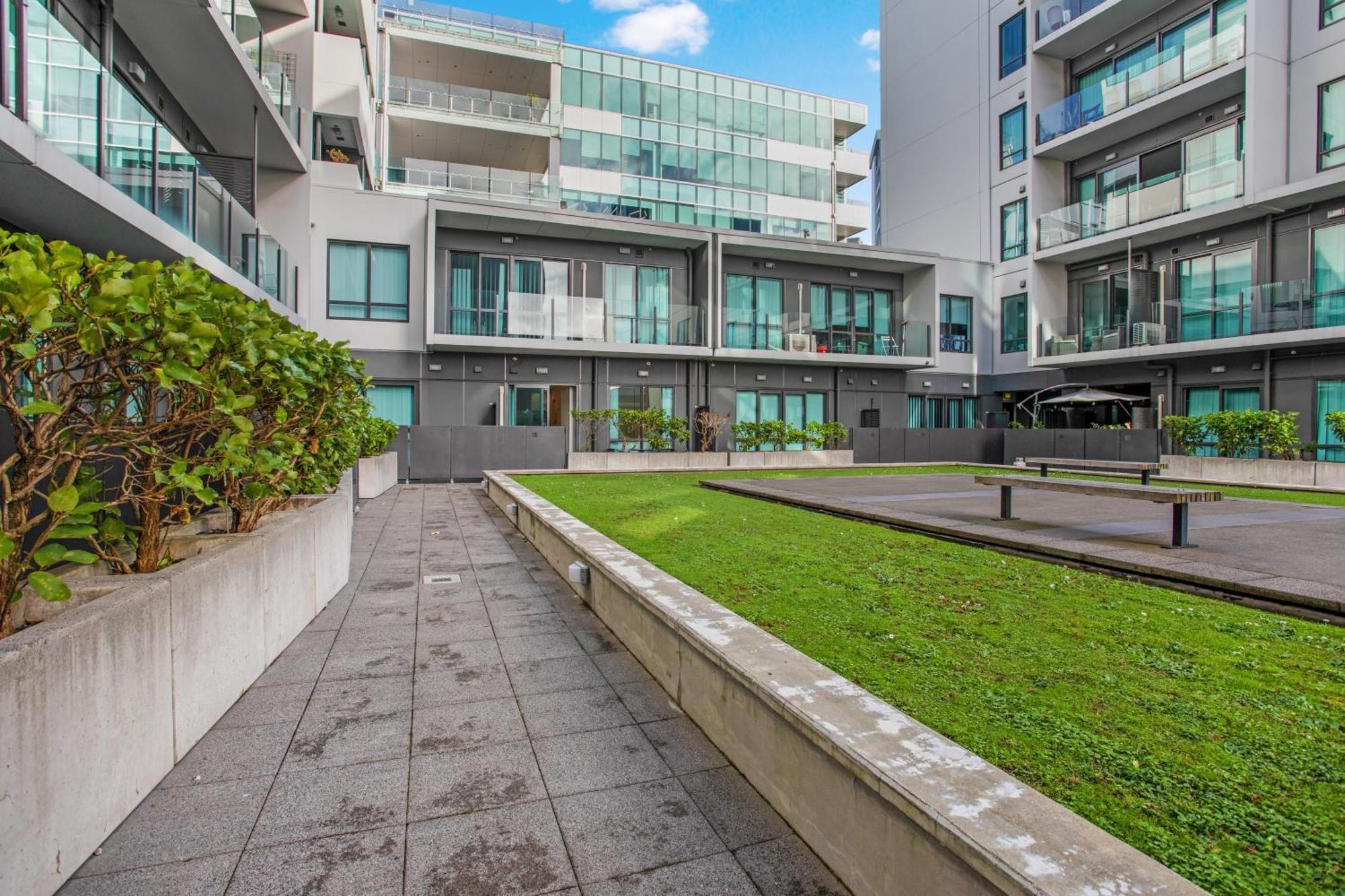 Quayside Quarters Close To Spark Arena Apartment *