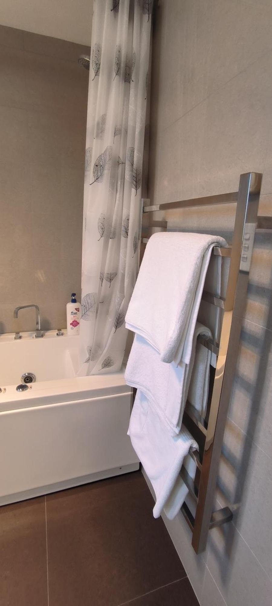 Birdsong Hideaway Two-bedroom In Browns Bay *