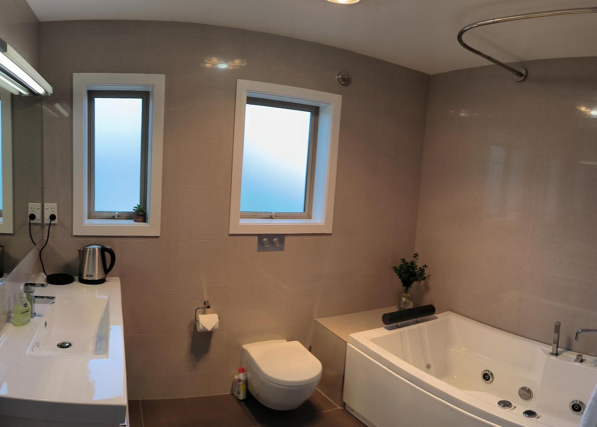 Birdsong Hideaway Two-bedroom In Browns Bay Homestay *