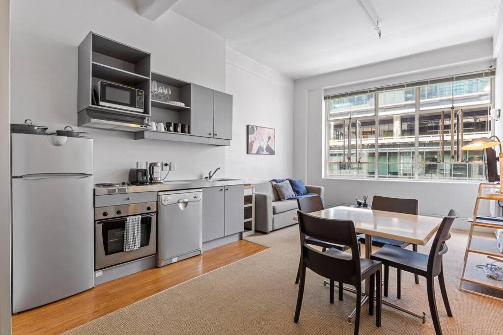 Apartment Character On Queen Street Auckland
