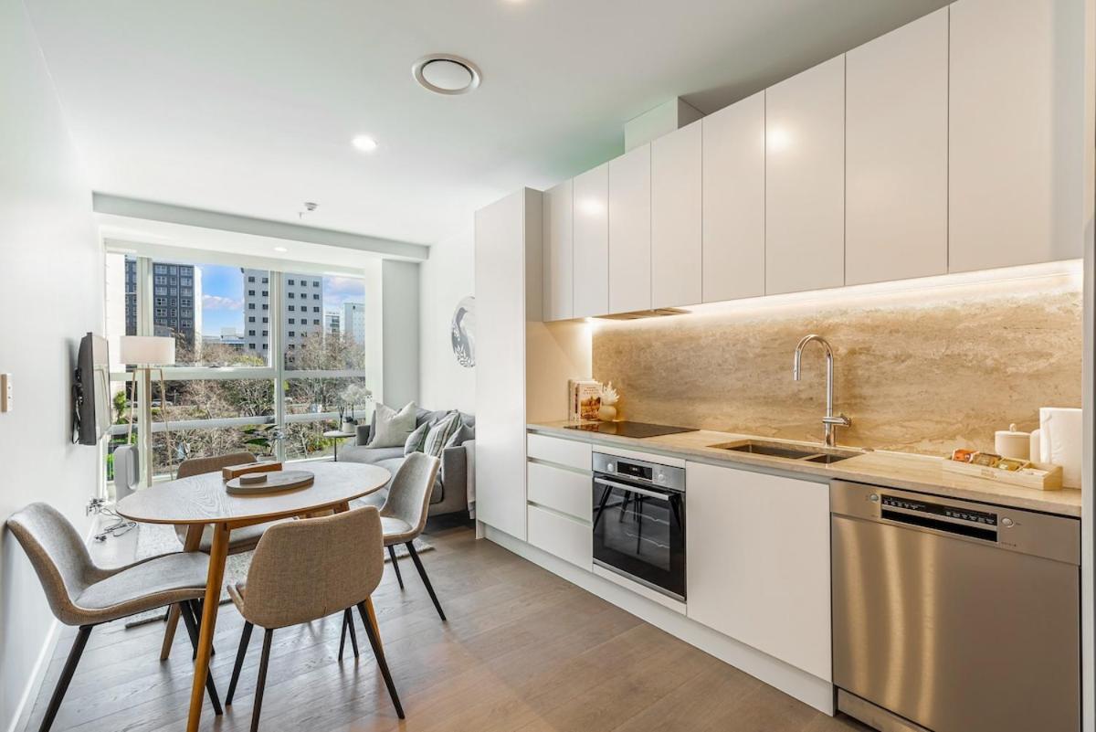 Apartment Chic 1br With Pool And Gym Perks