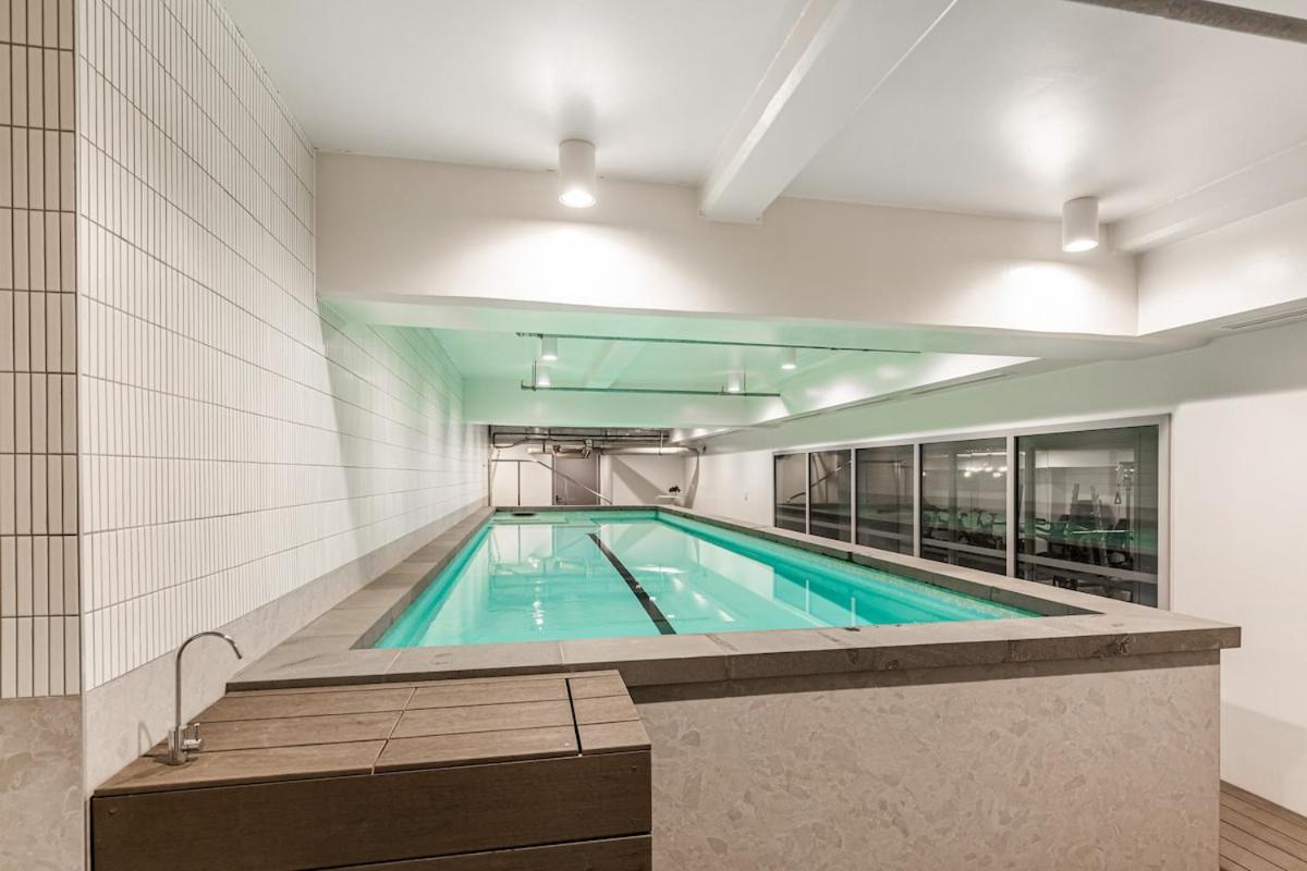 Chic 1br With Pool And Gym Perks Apartment