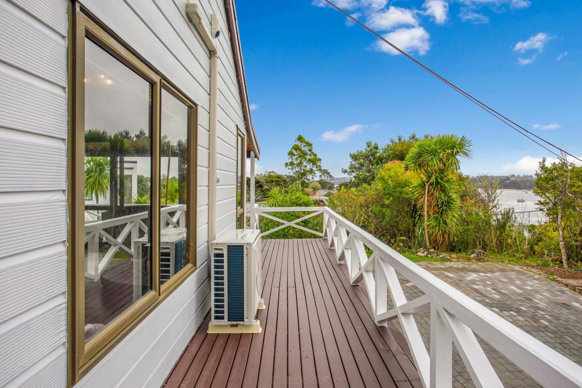 Greenhithe Hidden Gem With Sea Views And Air-con Holiday home Auckland