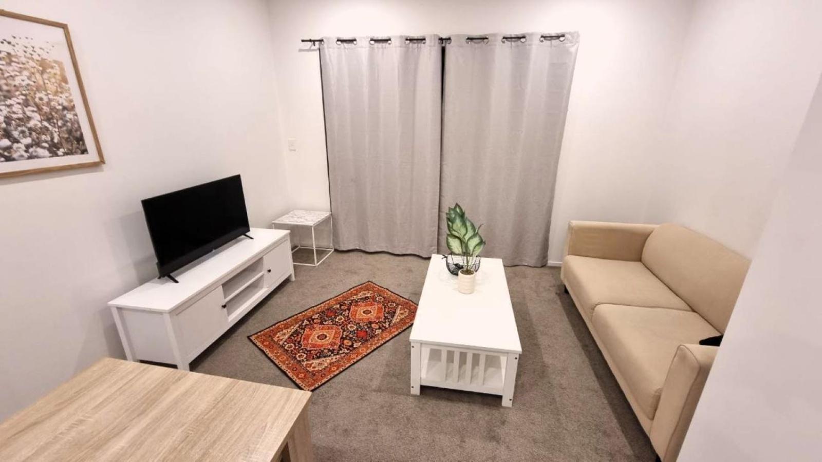 Entire Luxury Cosy Townhouse With Master Bedrooms,10 Min To Airport & Sylvia Park