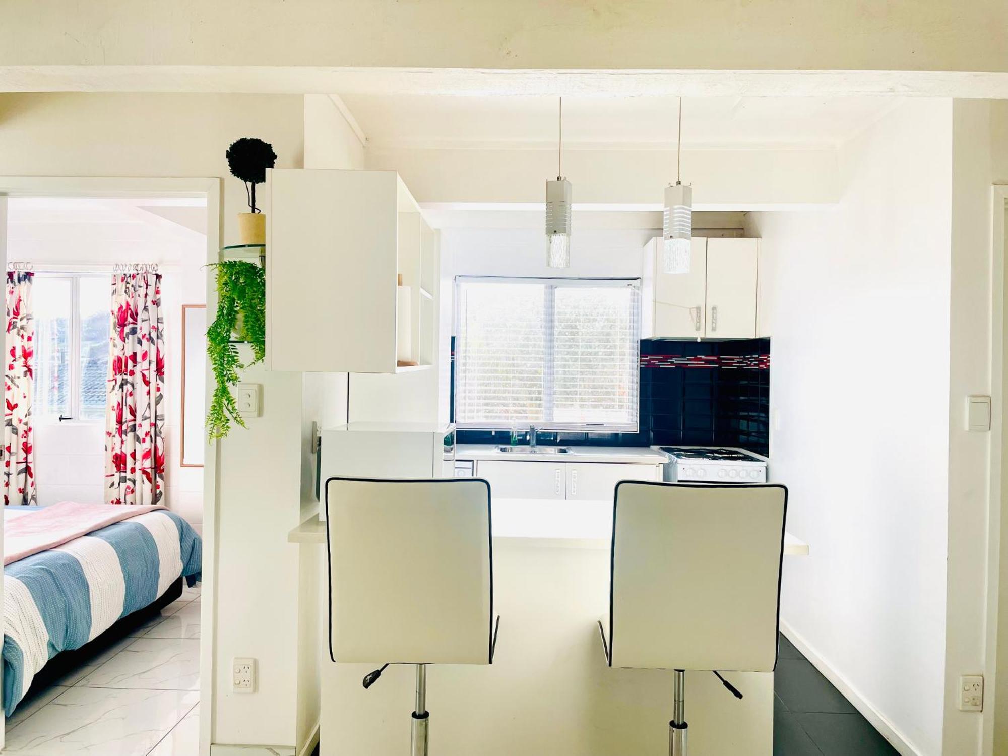 Ball Place Residence-enjoy The Entire Downstairs Apartment *