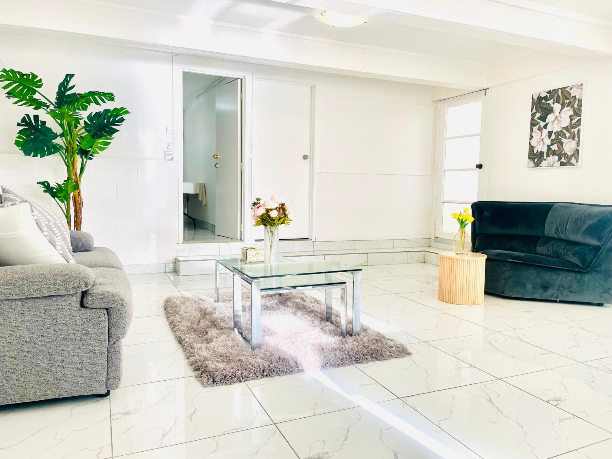 Ball Place Residence-enjoy The Entire Downstairs Apartment *