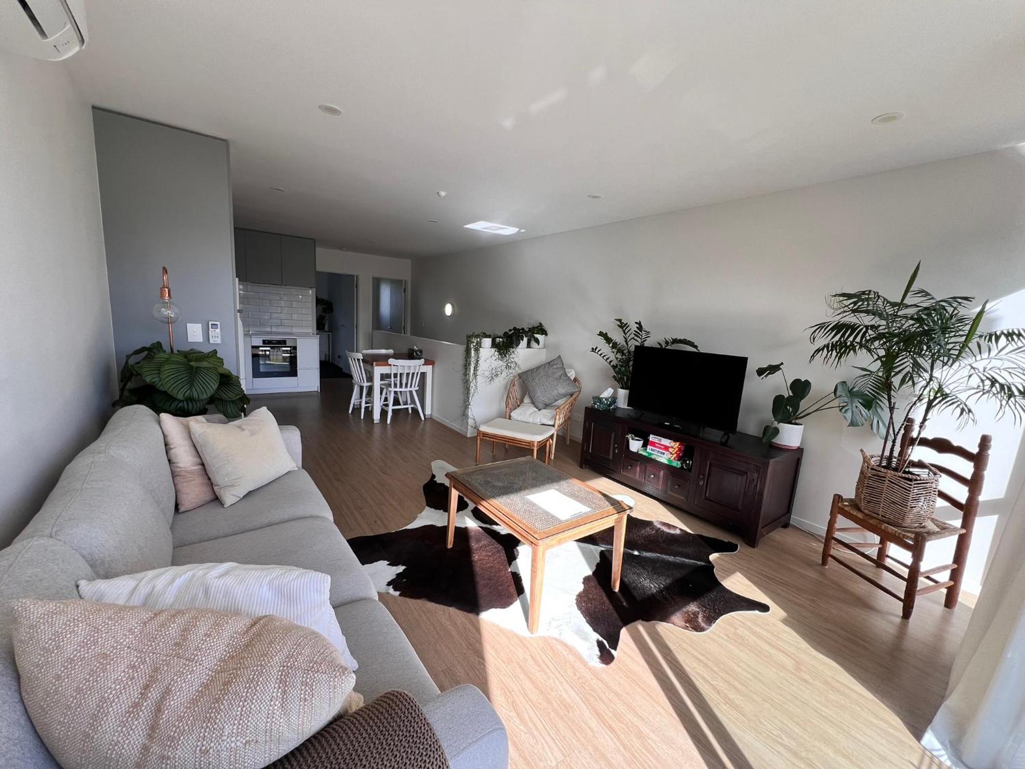 Modern Mangere Town House Holiday home