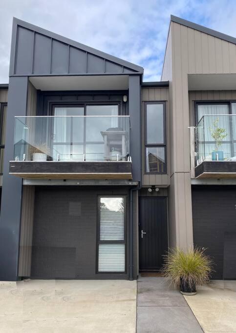 Modern Mangere Town House *