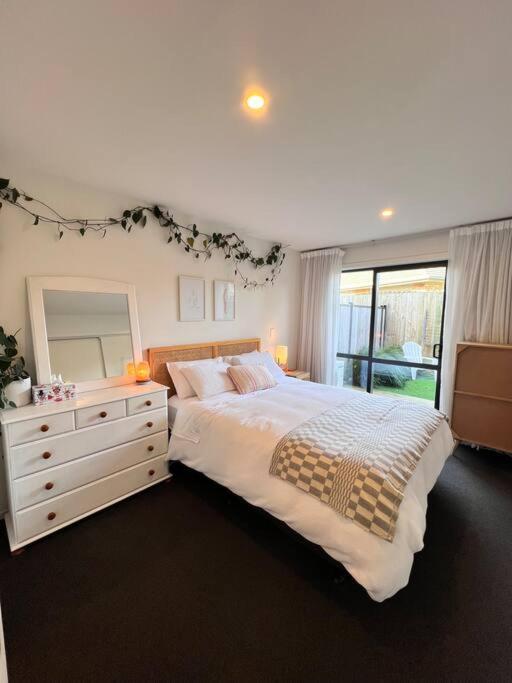 Modern Mangere Town House