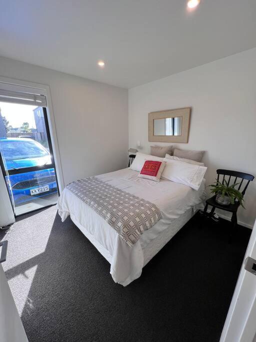 Modern Mangere Town House *