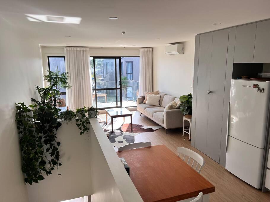 Holiday home Modern Mangere Town House *
