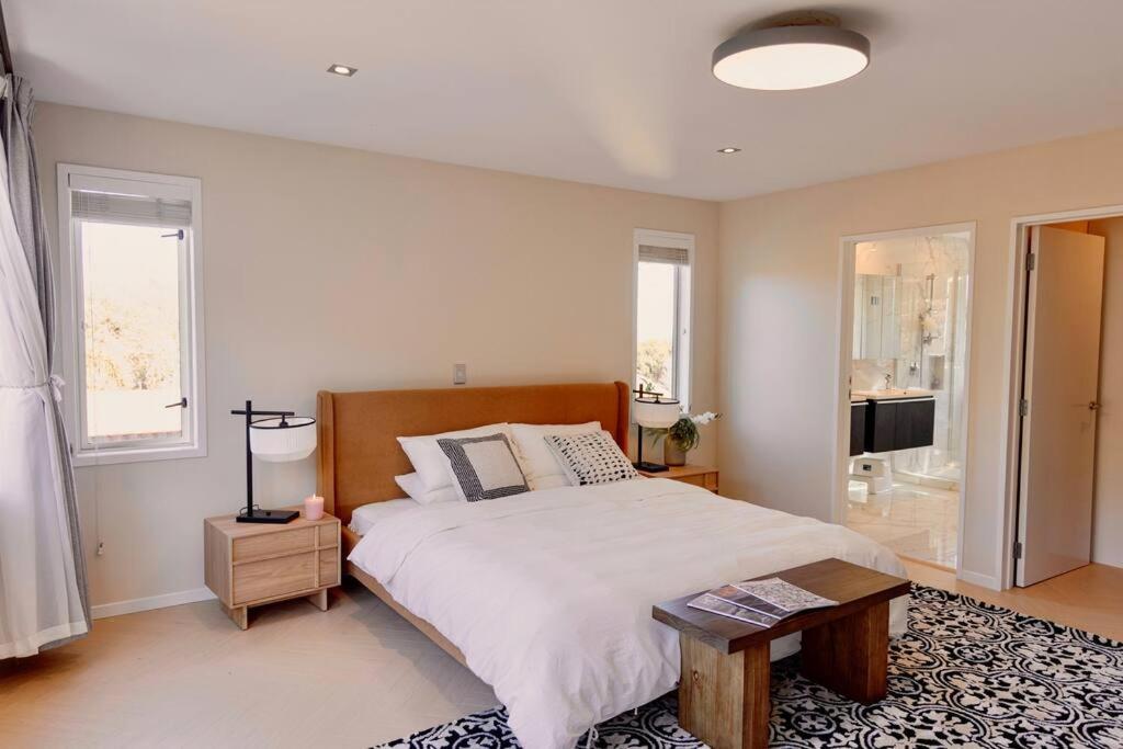 Modern Lifestyle Retreat With Stunning View Pousada Auckland