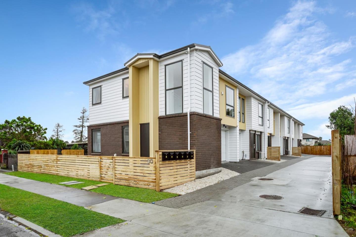 Holiday home Ventura Delight Townhouse With Parking And Patio *