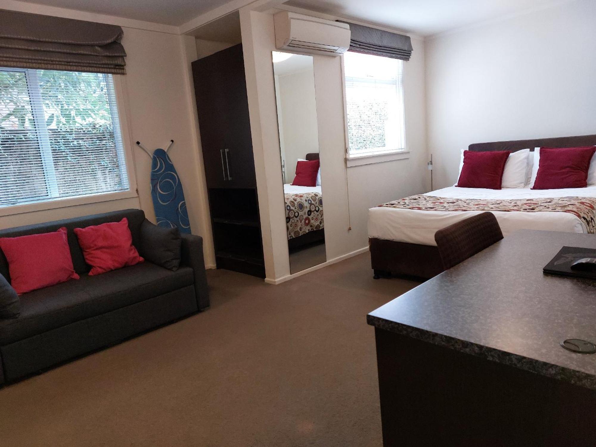 At Eden Park Motel 4*