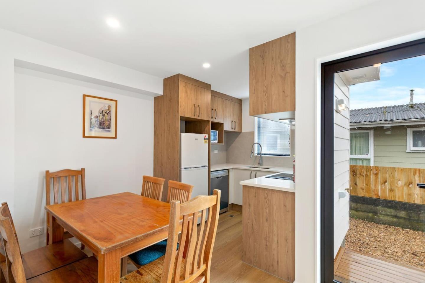 Ventura Retreat Townhouse With Parking And Patio Auckland