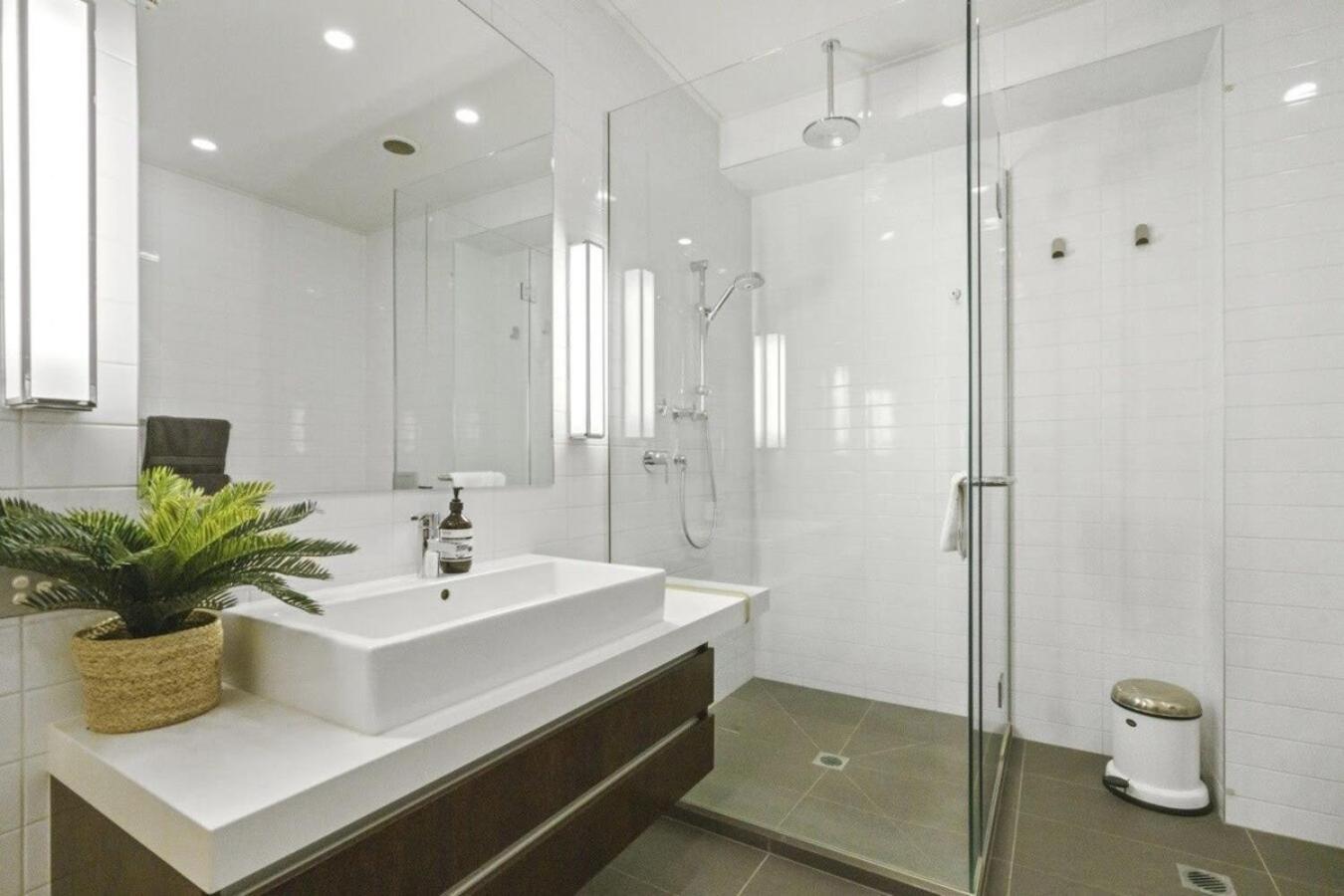 The Queens Retreat - Penthouse On Queen Street Apartment
