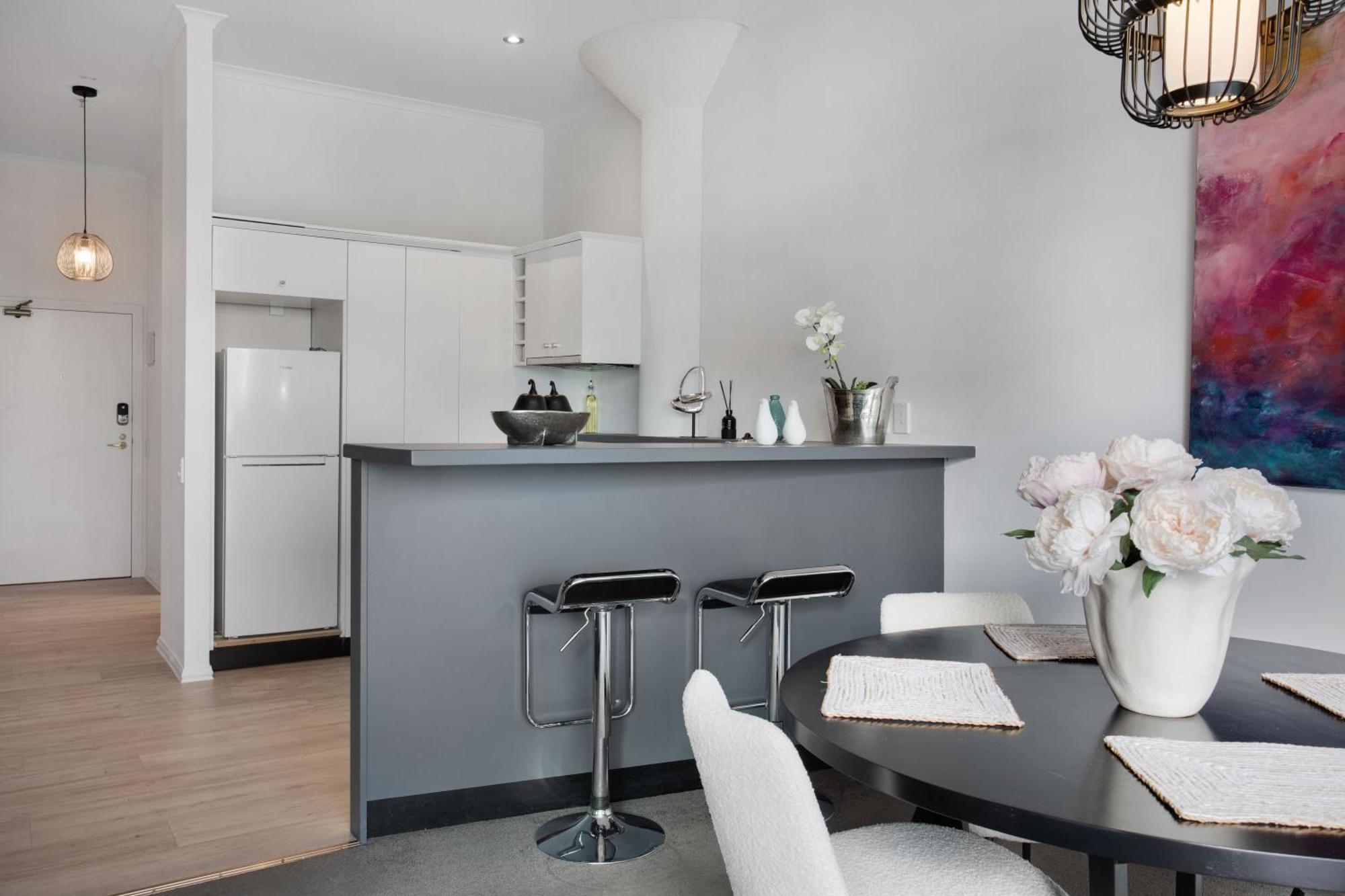 Princes Wharf 2 Bedroom Newly Renovated Luxury Apartment *